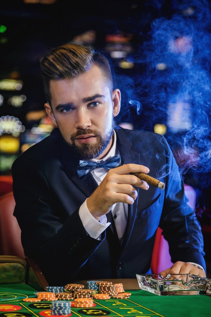 Pengguna mobile membaca pusat bantuan tuantogel